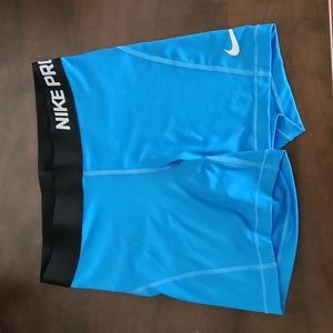 NWOT Nike Pro S women's 5" blue shorts